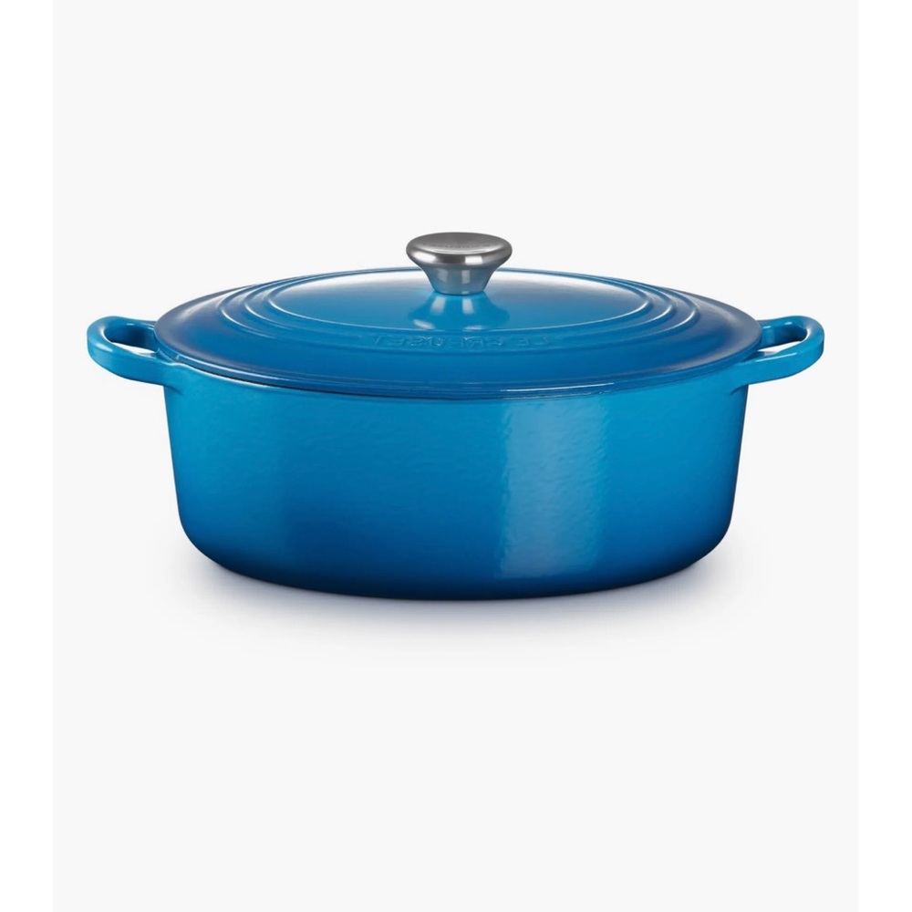 Le Creuset Dutch Oven. 4.5 quart Cast Iron . BRAND NEW with box‼️